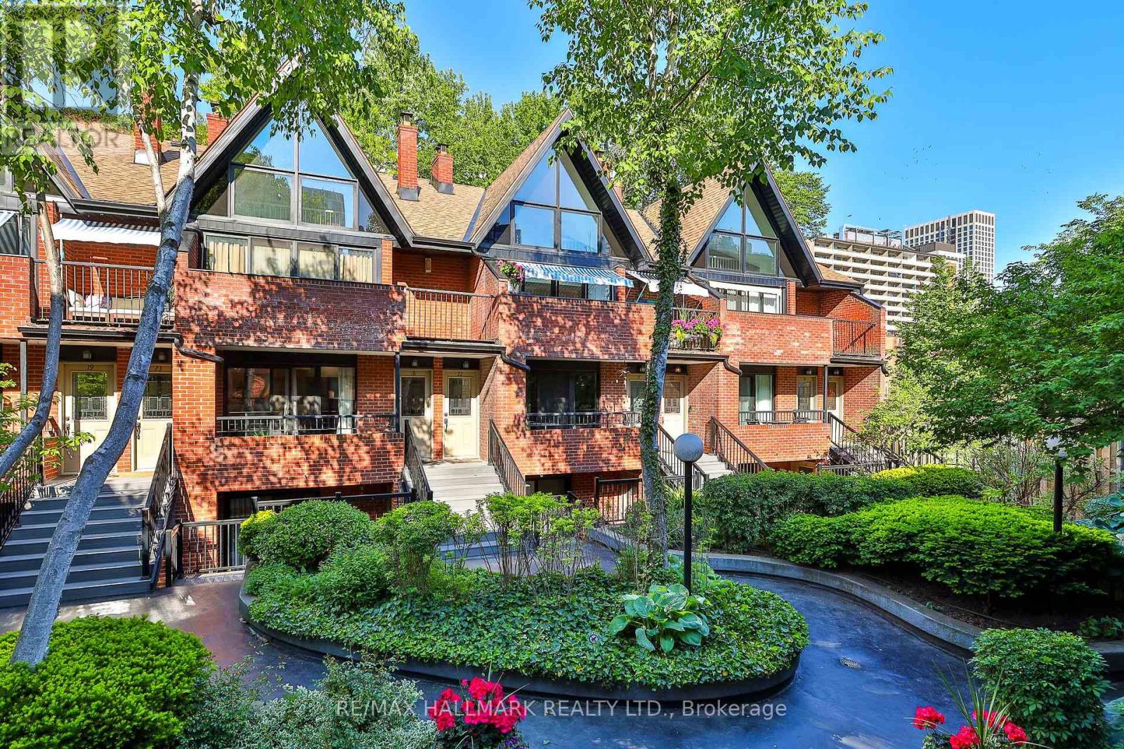 MLS® listing #29920953 for sale located at 21 - 17 PEMBROKE STREET