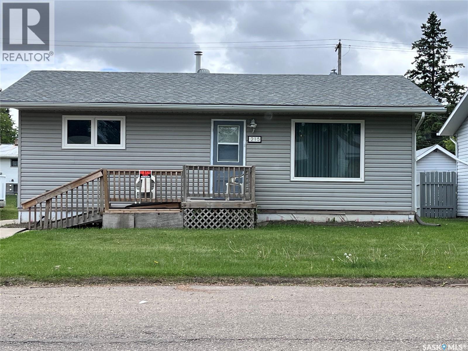 MLS® listing #29921069 for sale located at 215 Burns AVENUE W