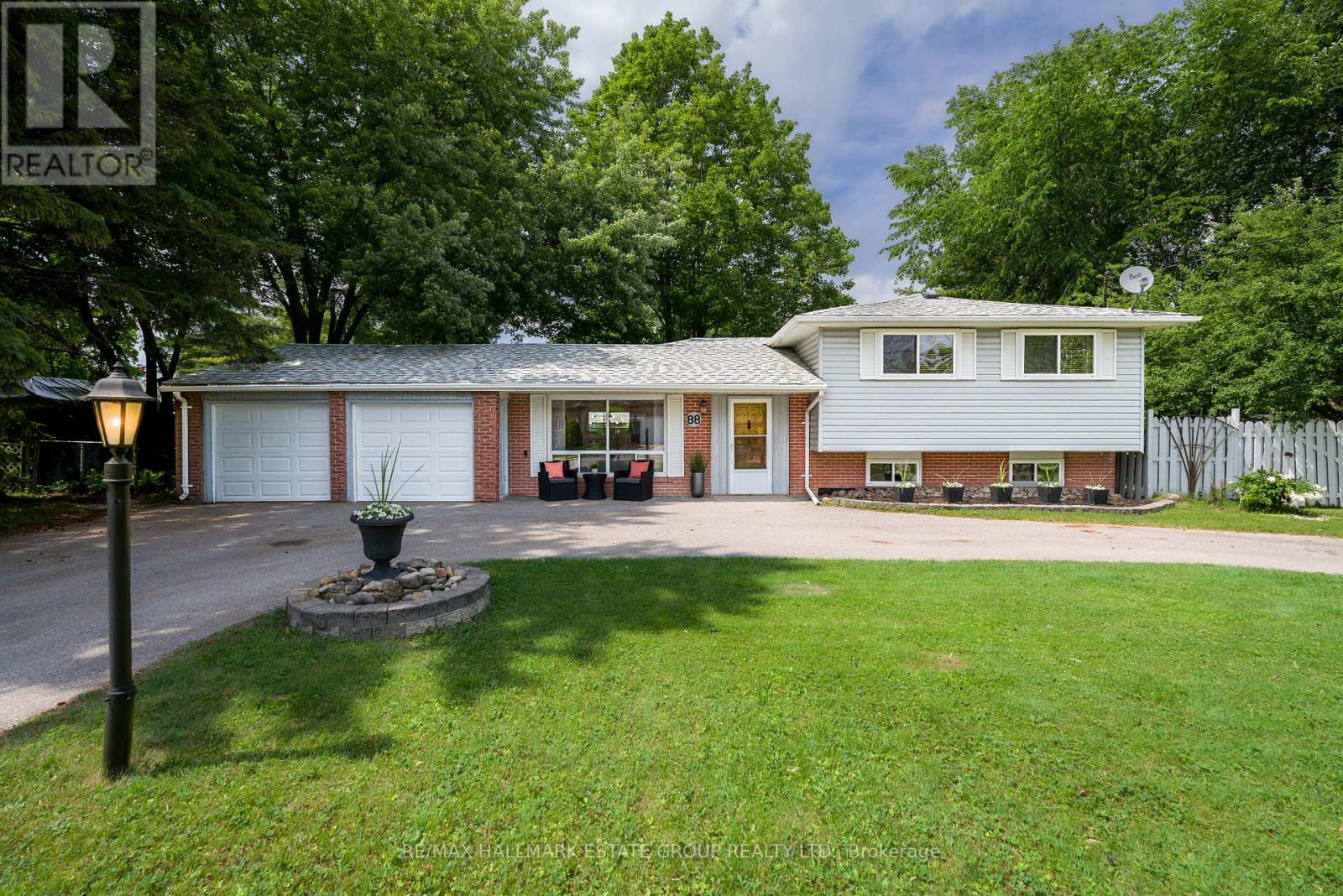MLS® listing #29921456 for sale located at 88 LAKELAND CRESCENT