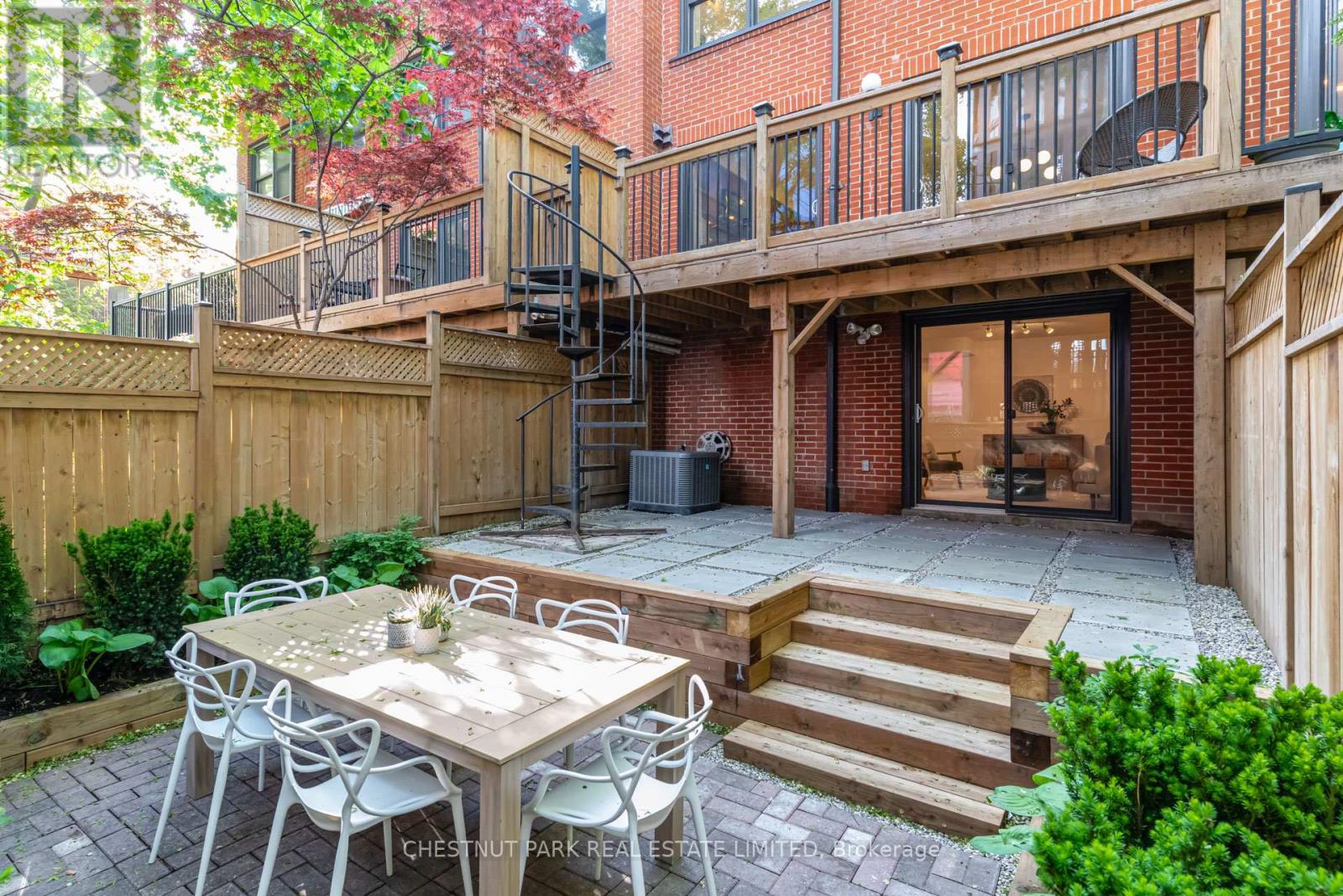 MLS® listing #29922583 for sale located at 9 - 41 SPRUCE STREET
