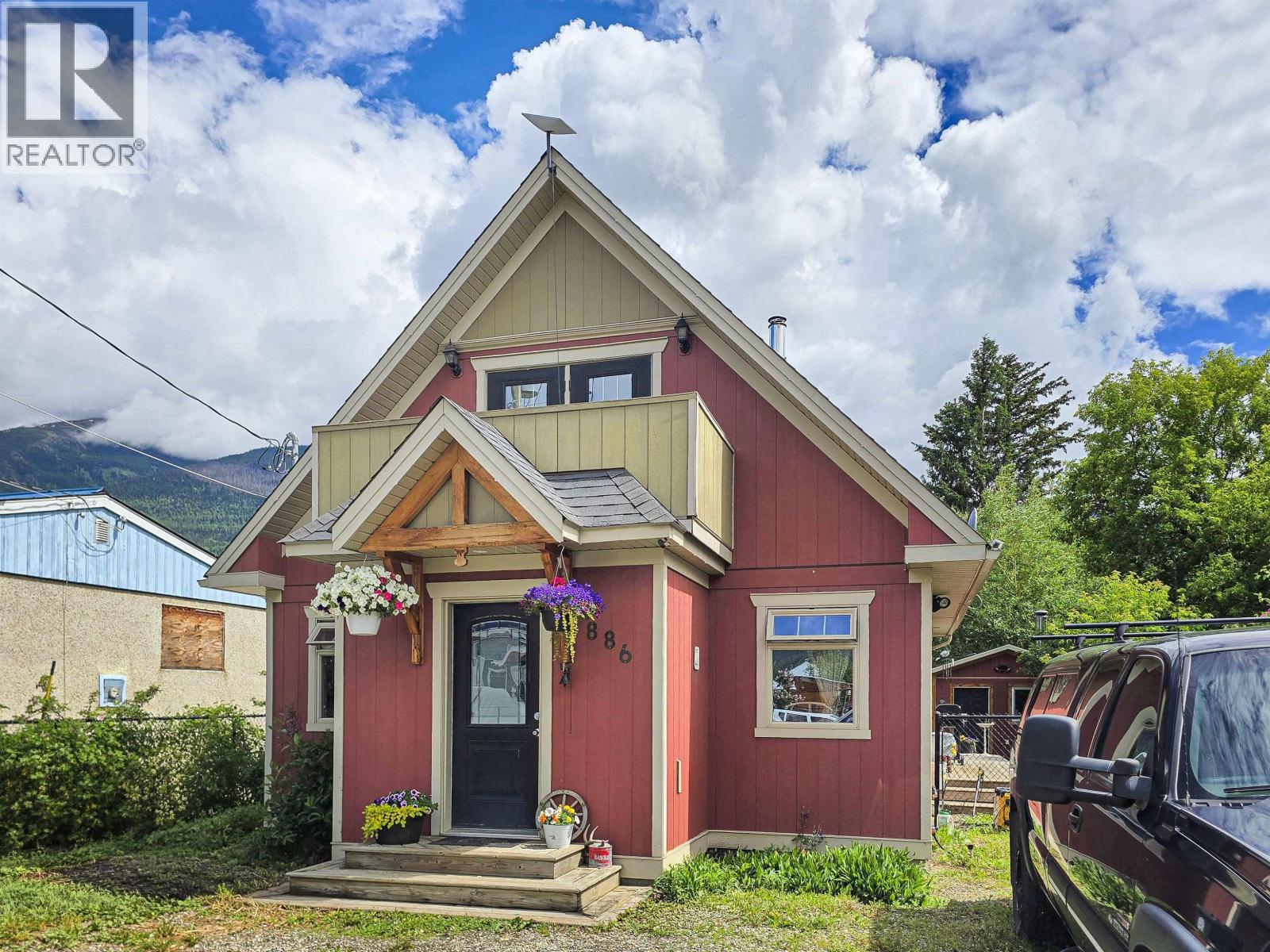 MLS® listing #29922964 for sale located at 886 4TH AVENUE