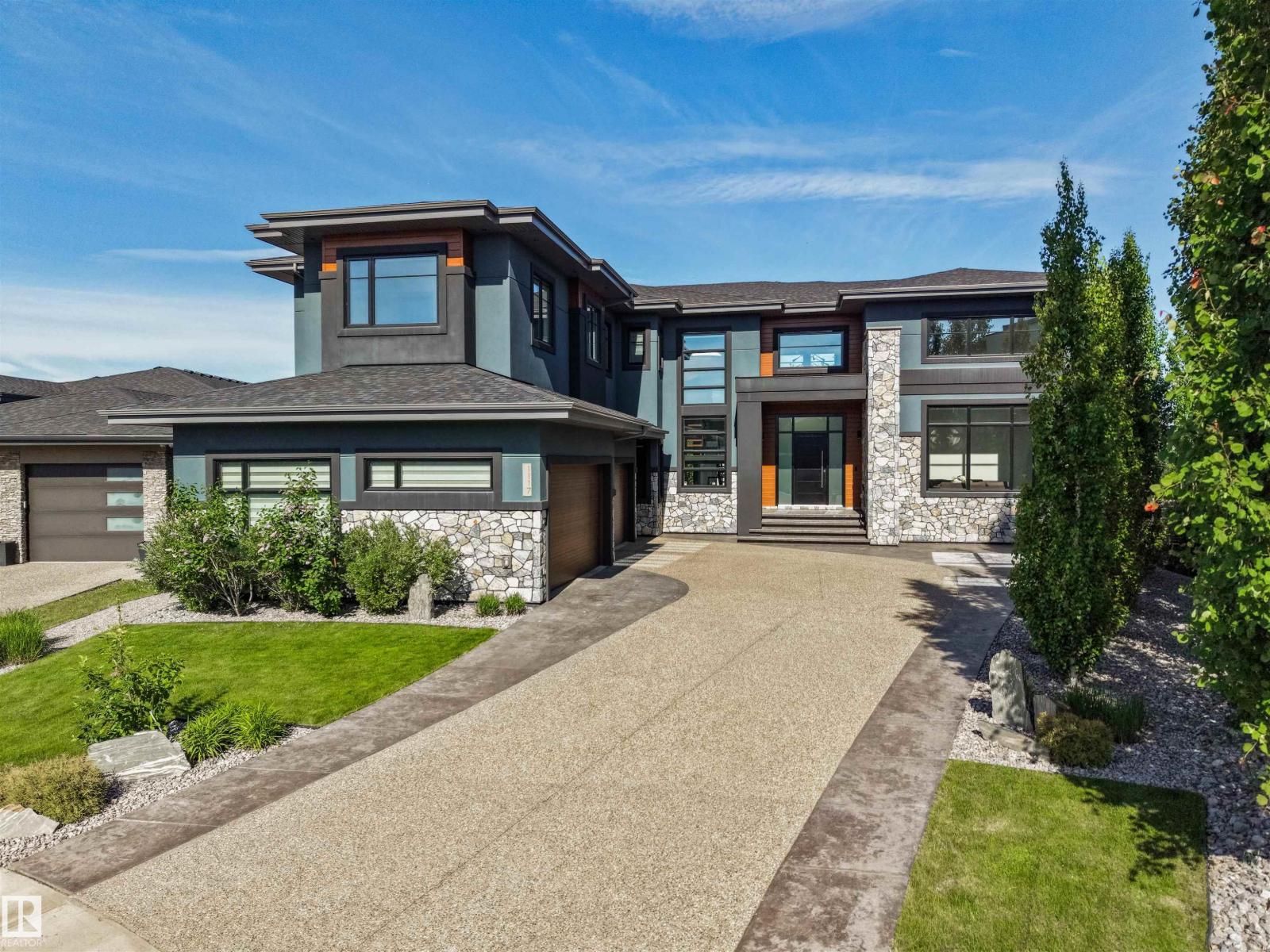 MLS® listing #29924498 for sale located at 1117 WAHL PL NW