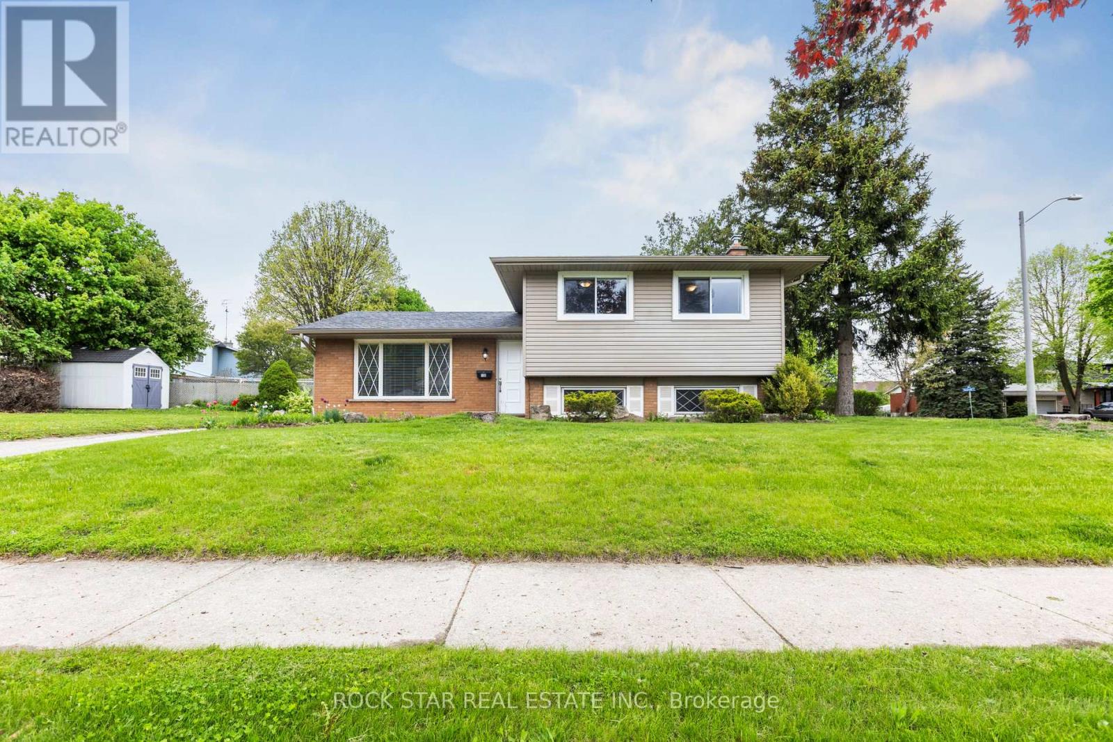 MLS® listing #29924732 for sale located at 130 HUDSON CRESCENT