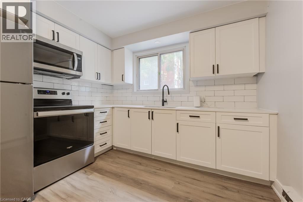 MLS® listing #29925036 for sale located at 203 MAUSSER Avenue Unit# 2