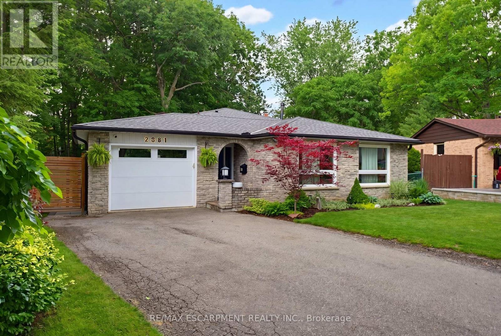 MLS® listing #29925124 for sale located at 2381 PEART COURT