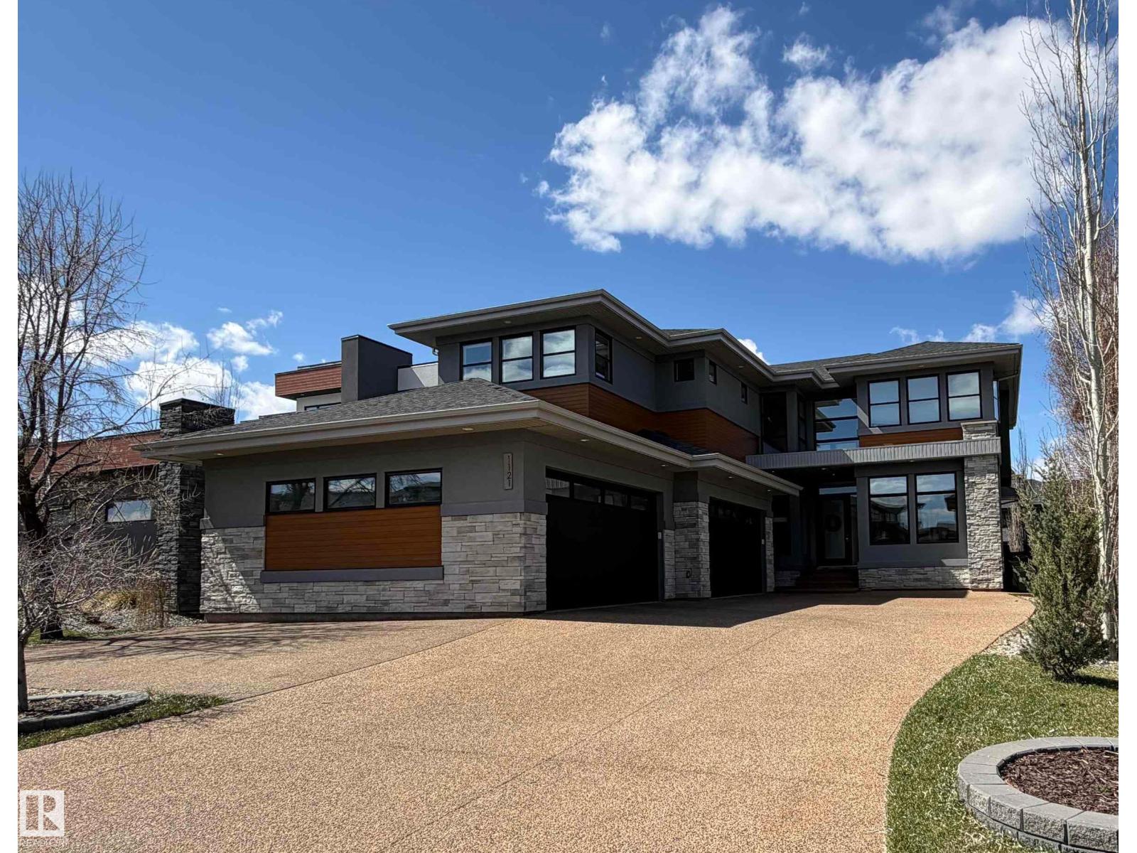 MLS® listing #29925951 for sale located at 1121 WAHL PL NW