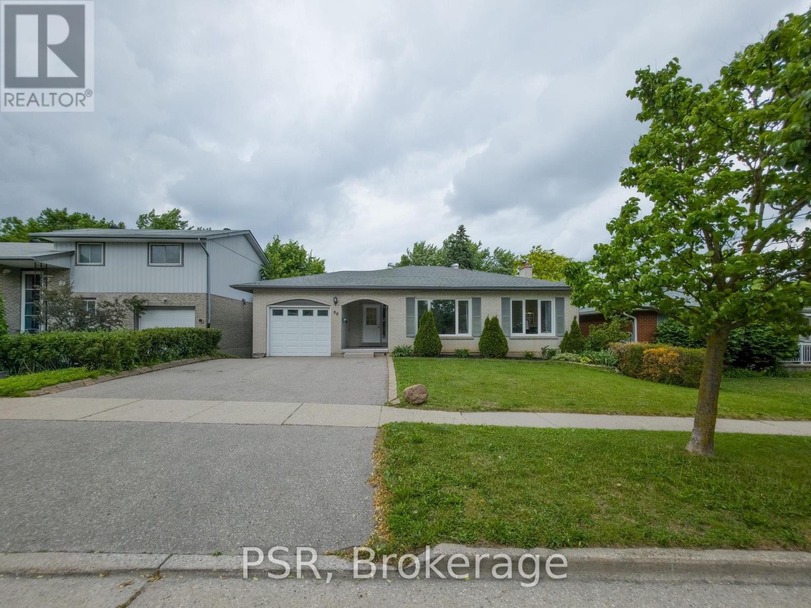 MLS® listing #29926104 for sale located at 88 UPPER CANADA DRIVE