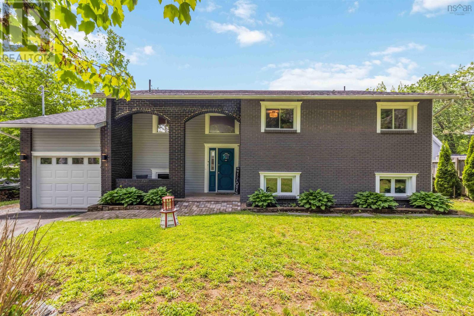MLS® listing #29926623 for sale located at 601 Lakeview Avenue
