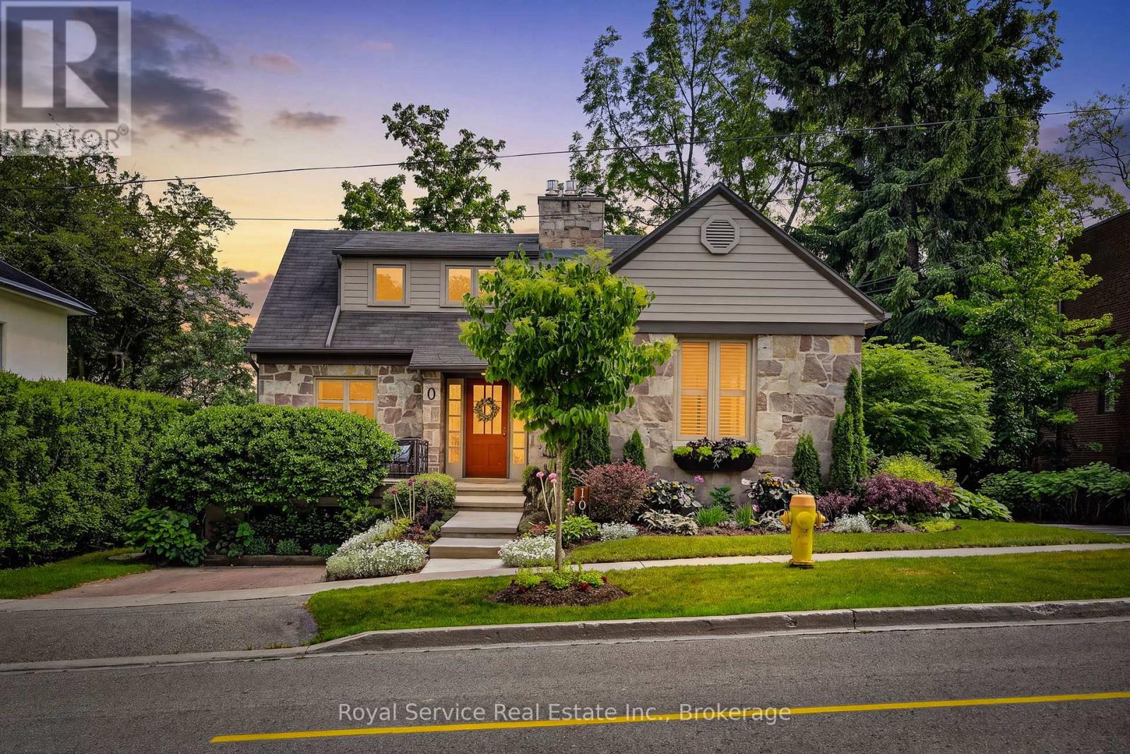 MLS® listing #29927081 for sale located at 101 AUGUSTA STREET