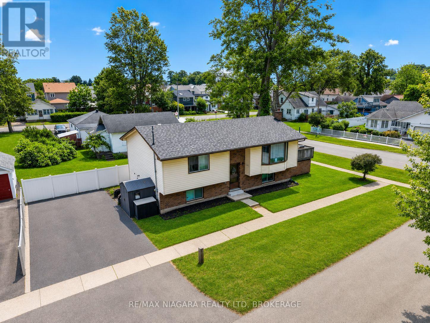 MLS® listing #29927303 for sale located at 384 DOVERCOURT ROAD