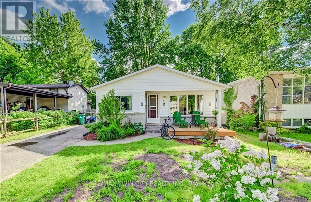 MLS® listing #29928466 for sale located at 53 HELENE CRESCENT