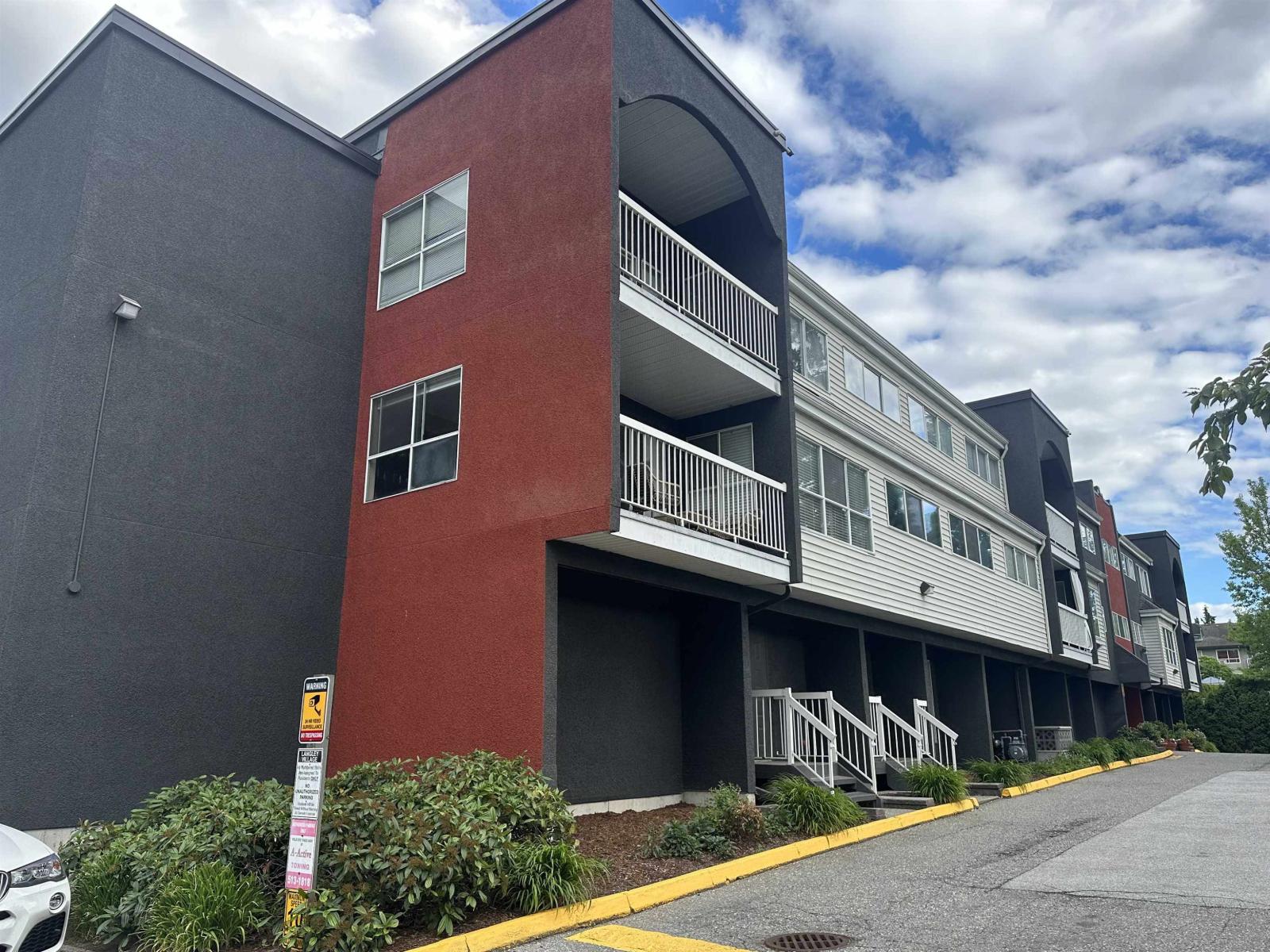 MLS® listing #29928558 for sale located at 305 5664 200 STREET