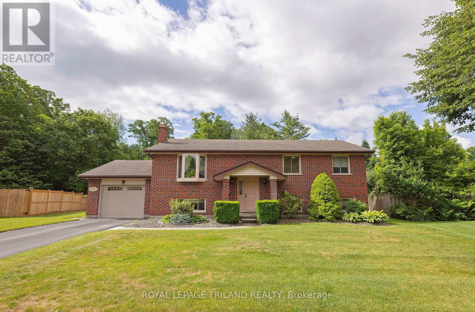 MLS® listing #29929501 for sale located at 597 SEBURN DRIVE