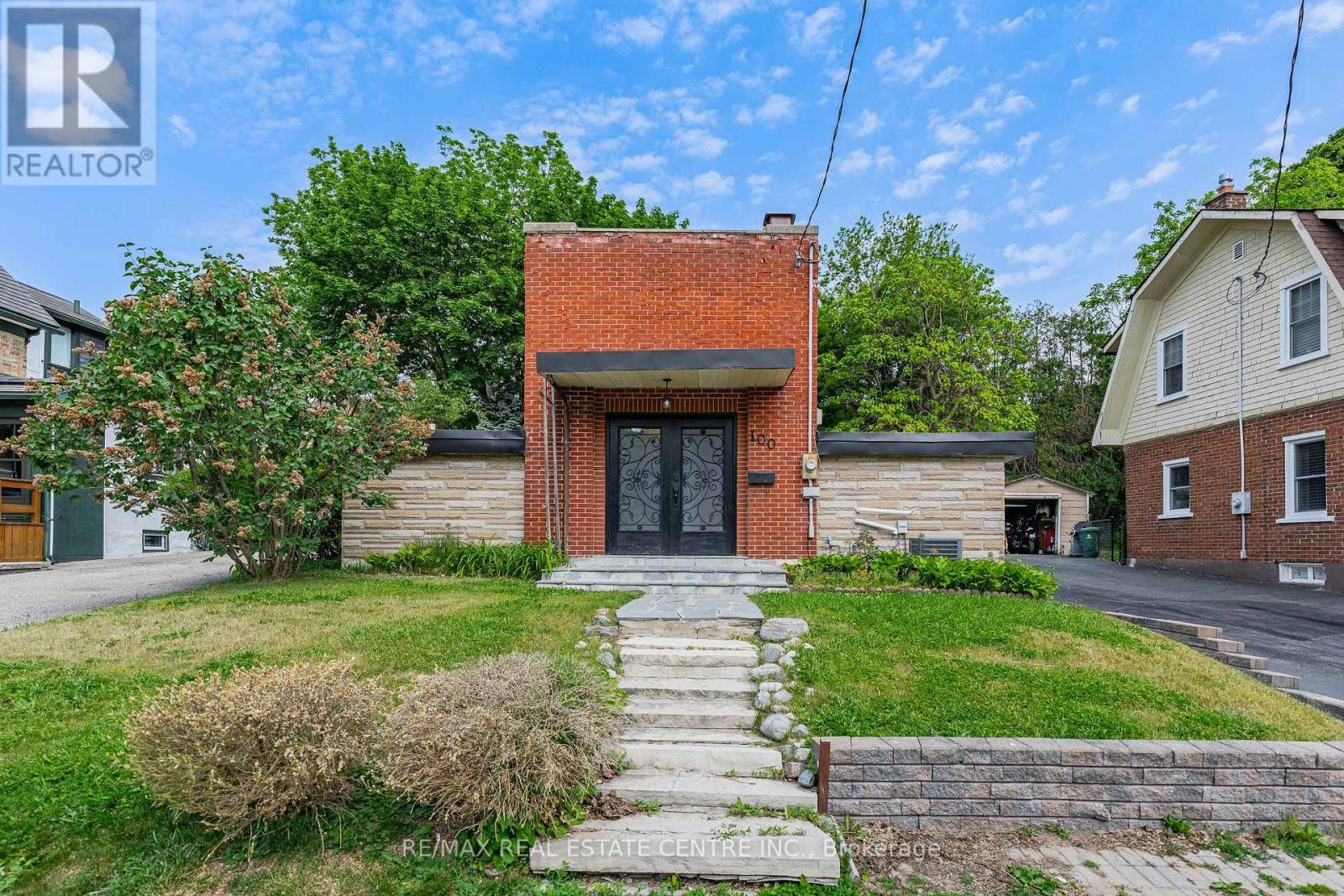 MLS® listing #29932282 for sale located at 100 MANSION STREET