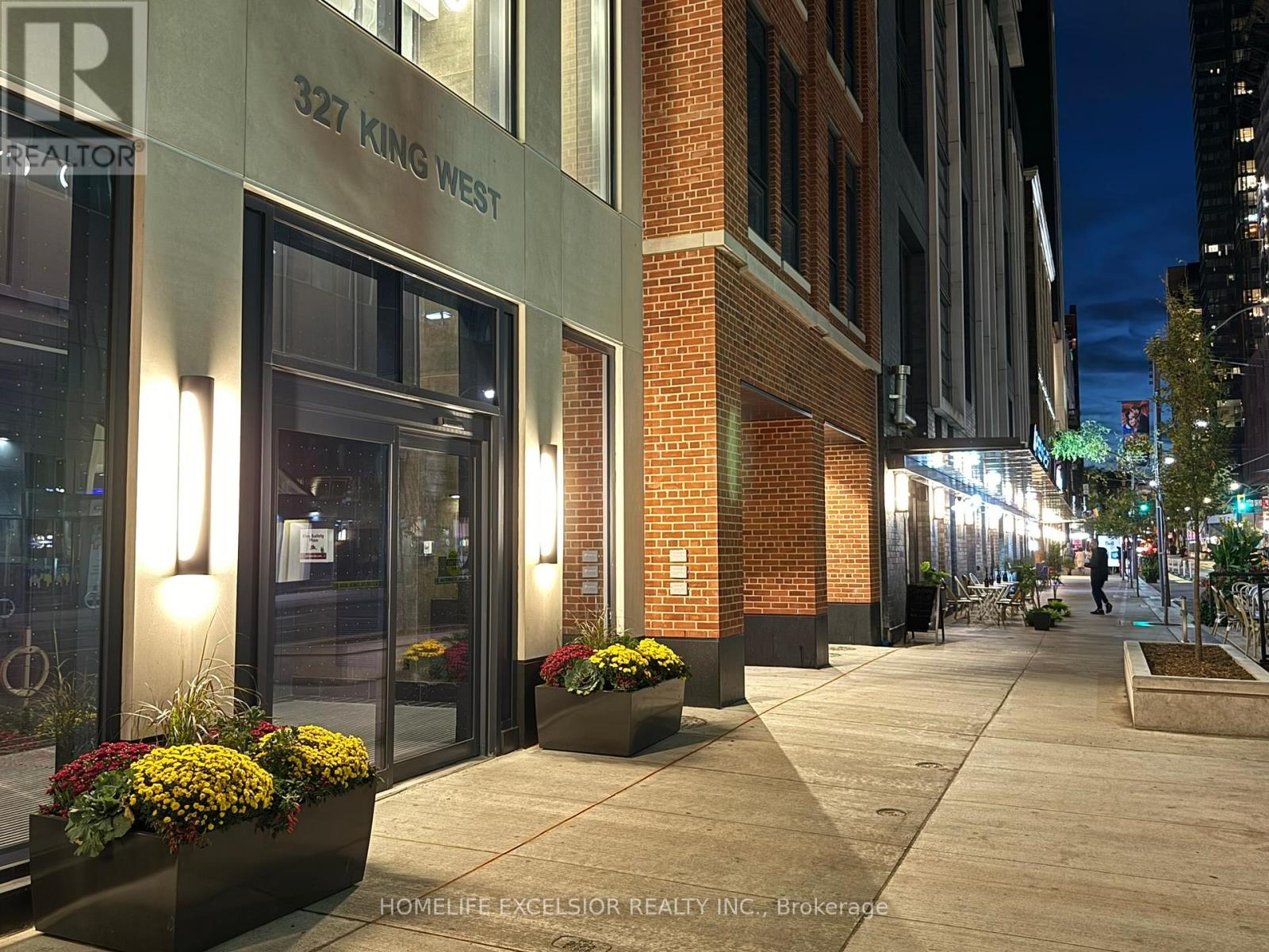 MLS® listing #29932603 for sale located at 1805 - 327 KING STREET W