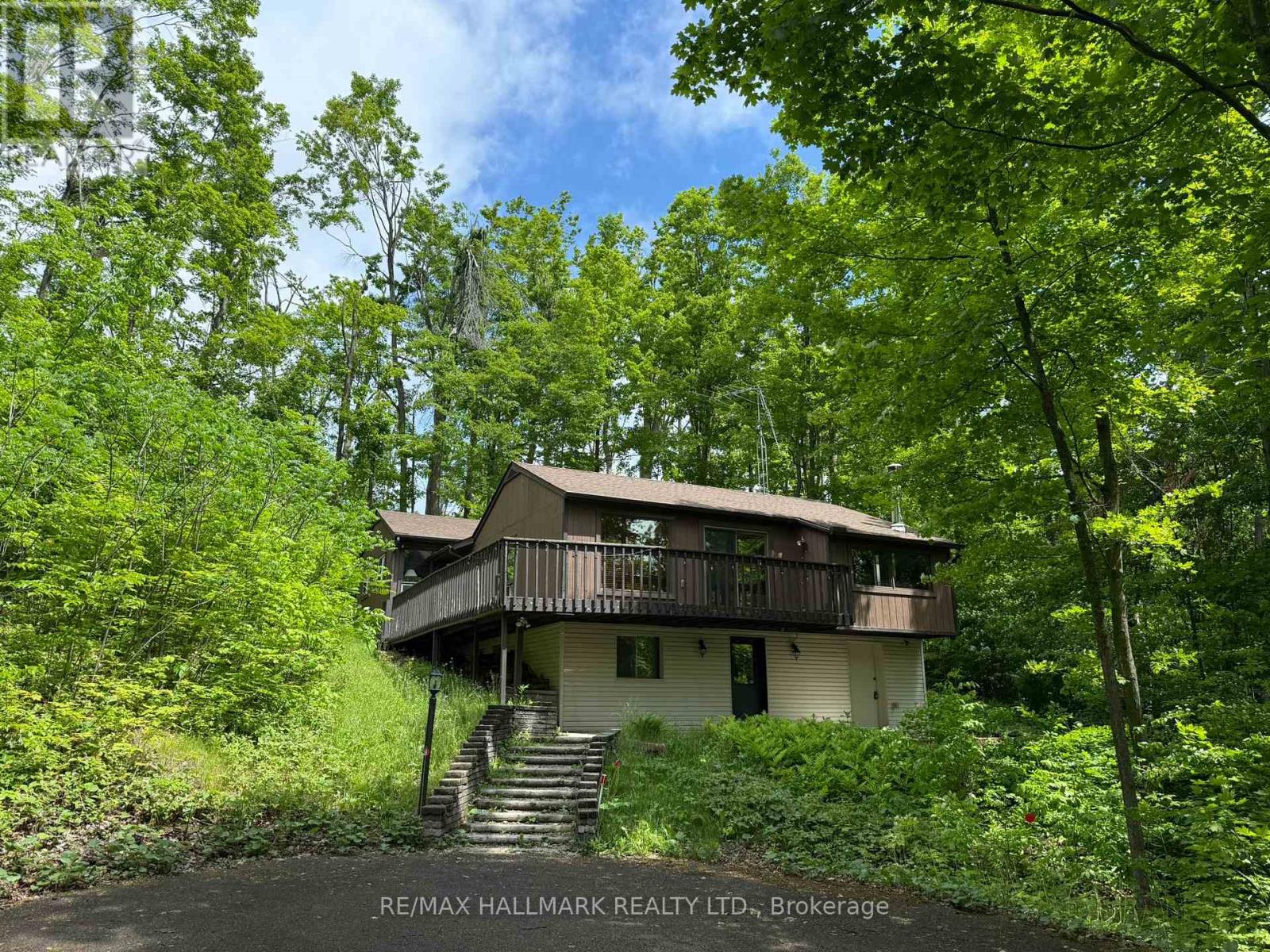 MLS® listing #29932612 for sale located at 33 HURON WOODS DRIVE
