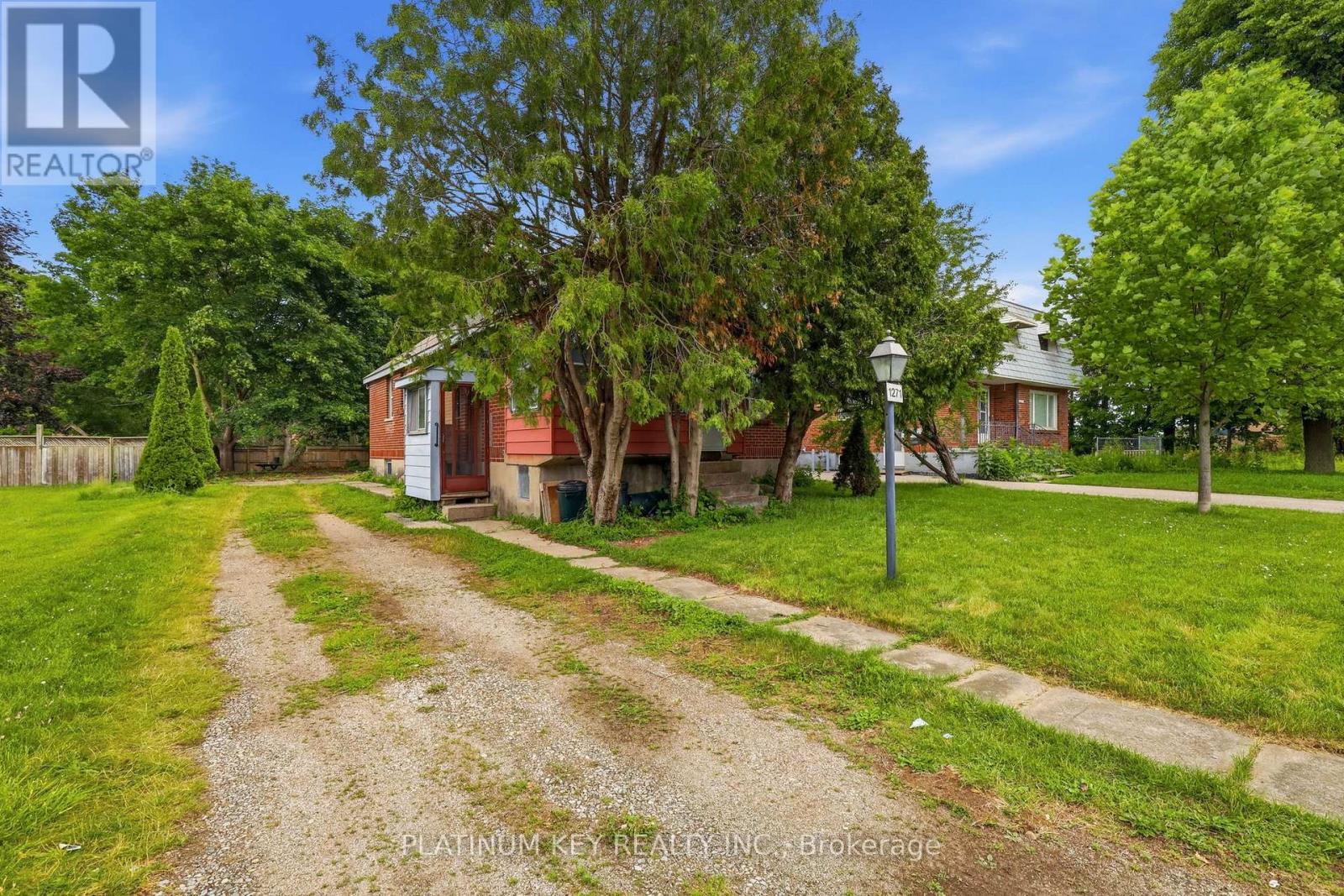 MLS® listing #29932622 for sale located at 1271 CRUMLIN SIDE ROAD