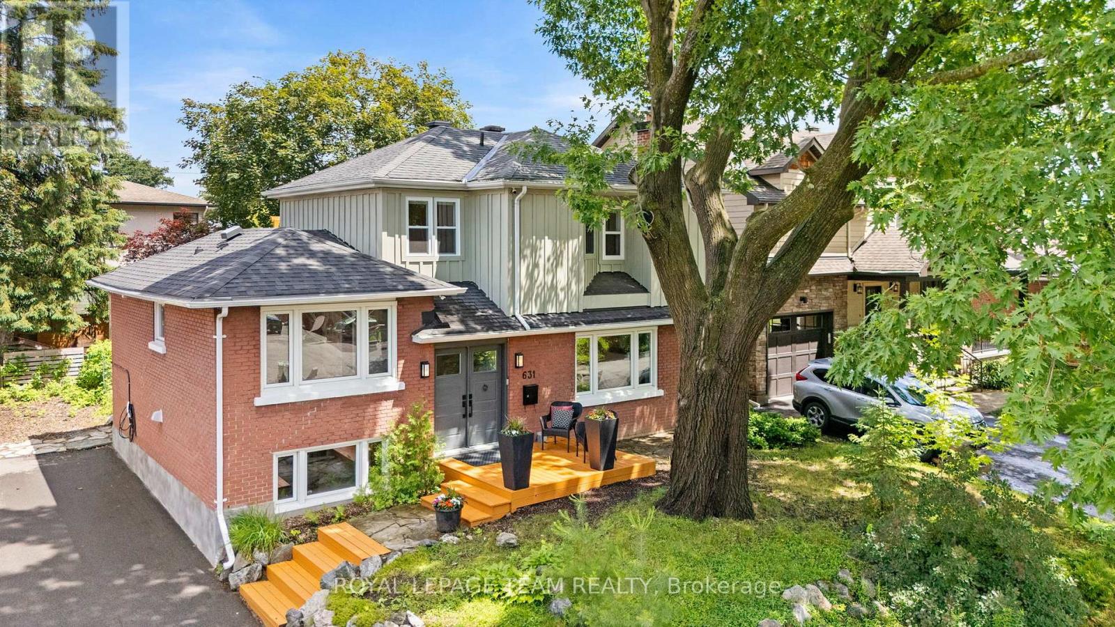 MLS® listing #29932903 for sale located at 631 COURTENAY AVENUE
