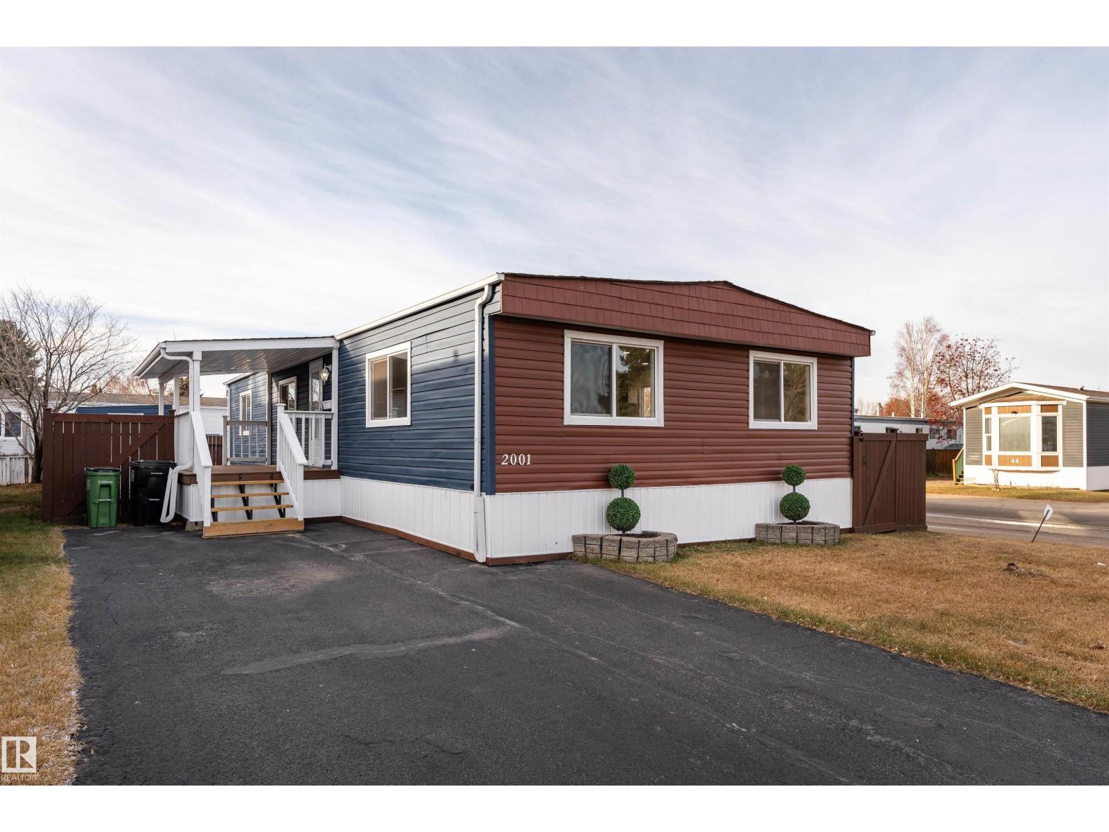 MLS® listing #29932942 for sale located at 2001 West View GR NW