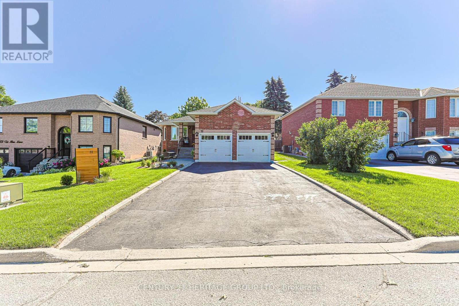 MLS® listing #29932992 for sale located at 31 FOX RUN LANE