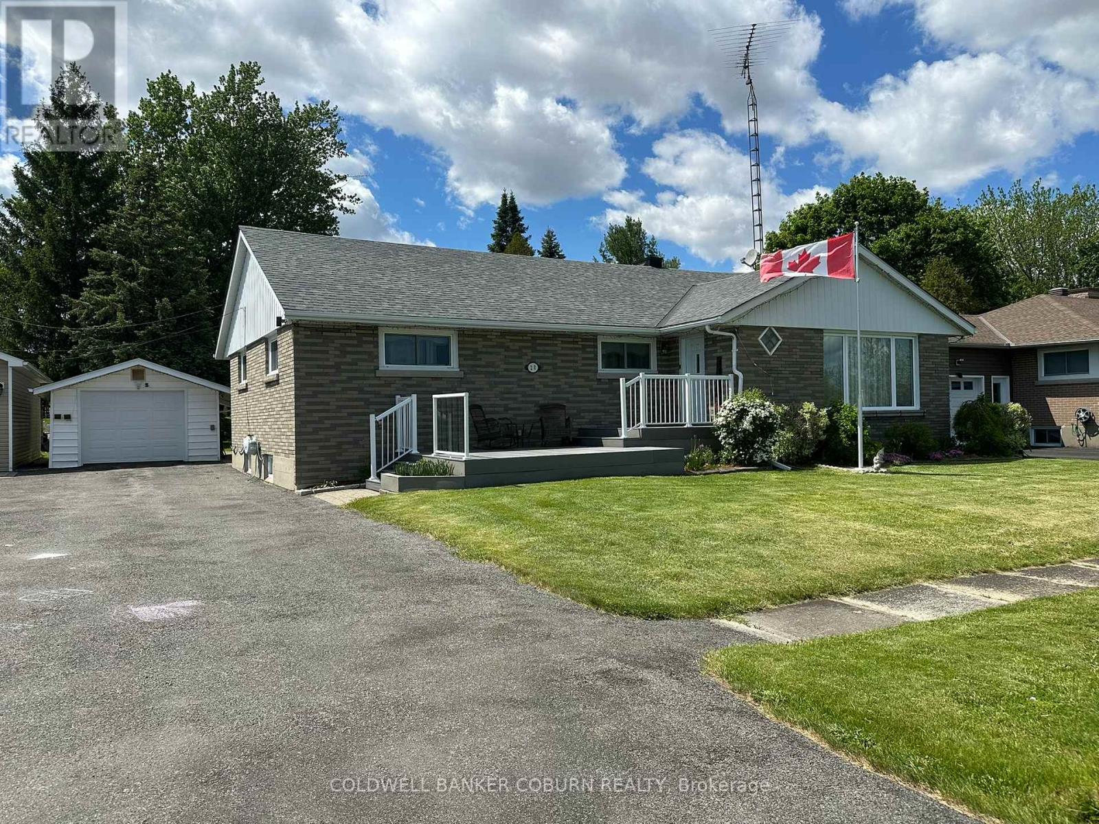 MLS® listing #29933007 for sale located at 20 ELIZABETH DRIVE