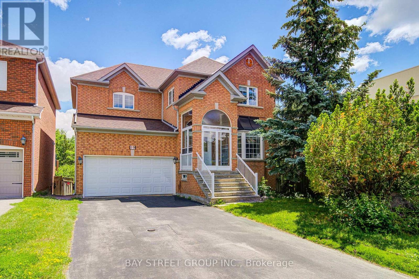 MLS® listing #29934139 for sale located at 19 FOUNTAIN COURT