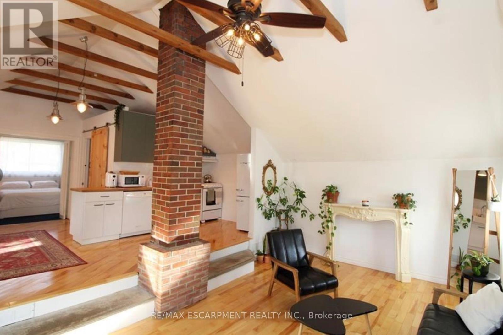 MLS® listing #29934237 for sale located at UPPER UNIT - 32 RODMAN STREET