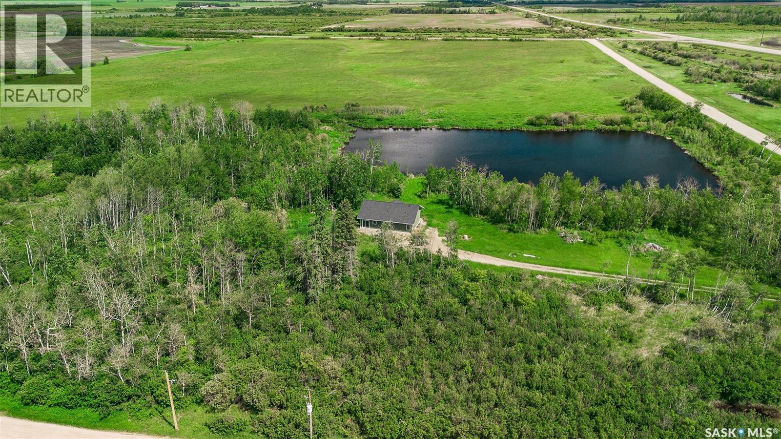 MLS® listing #29934567 for sale located at 304 Railway AVENUE