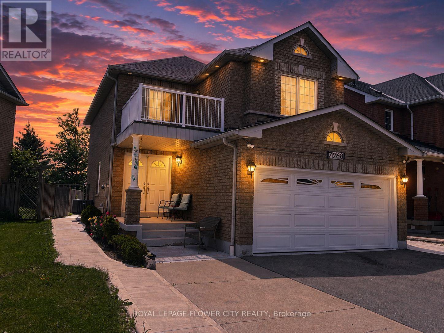 MLS® listing #29934637 for sale located at 7268 VILLAGE WALK