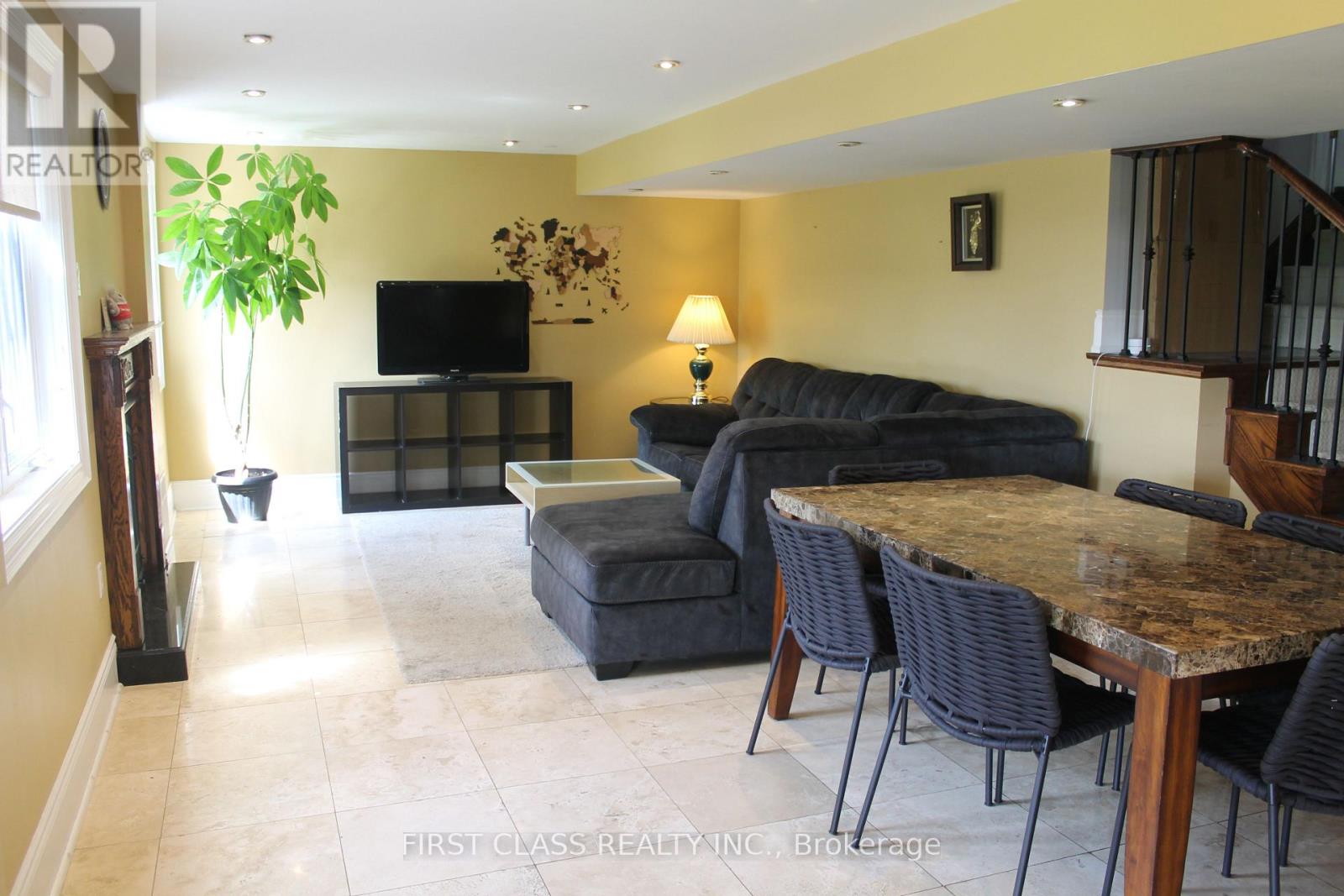 MLS® listing #29934649 for sale located at 37 TOWNWOOD DRIVE
