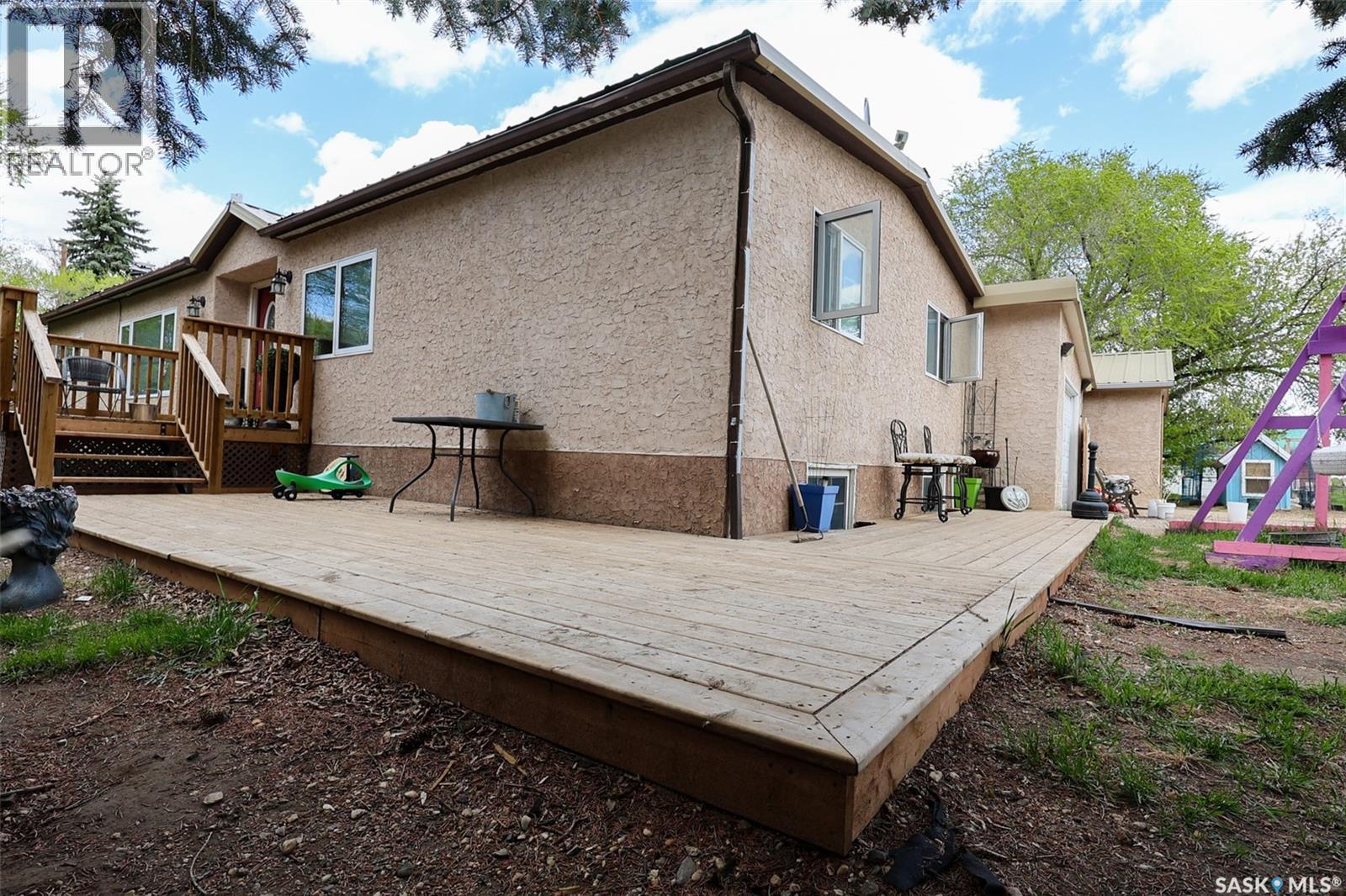 MLS® listing #29934735 for sale located at De Fehr Acres