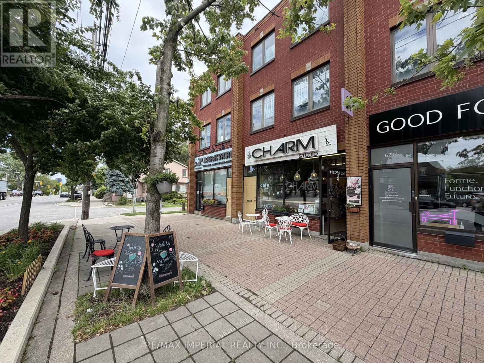 MLS® listing #29934982 for sale located at 621B&C THE QUEENSWAY