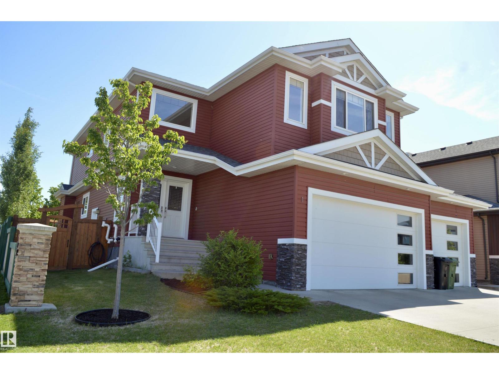 MLS® listing #29935072 for sale located at 1 HEMLOCK CL