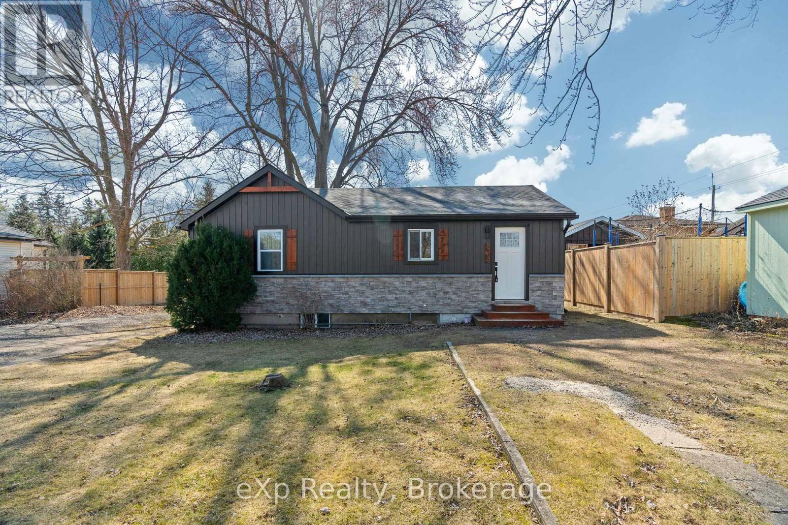 MLS® listing #29935130 for sale located at 236 SYDENHAM STREET