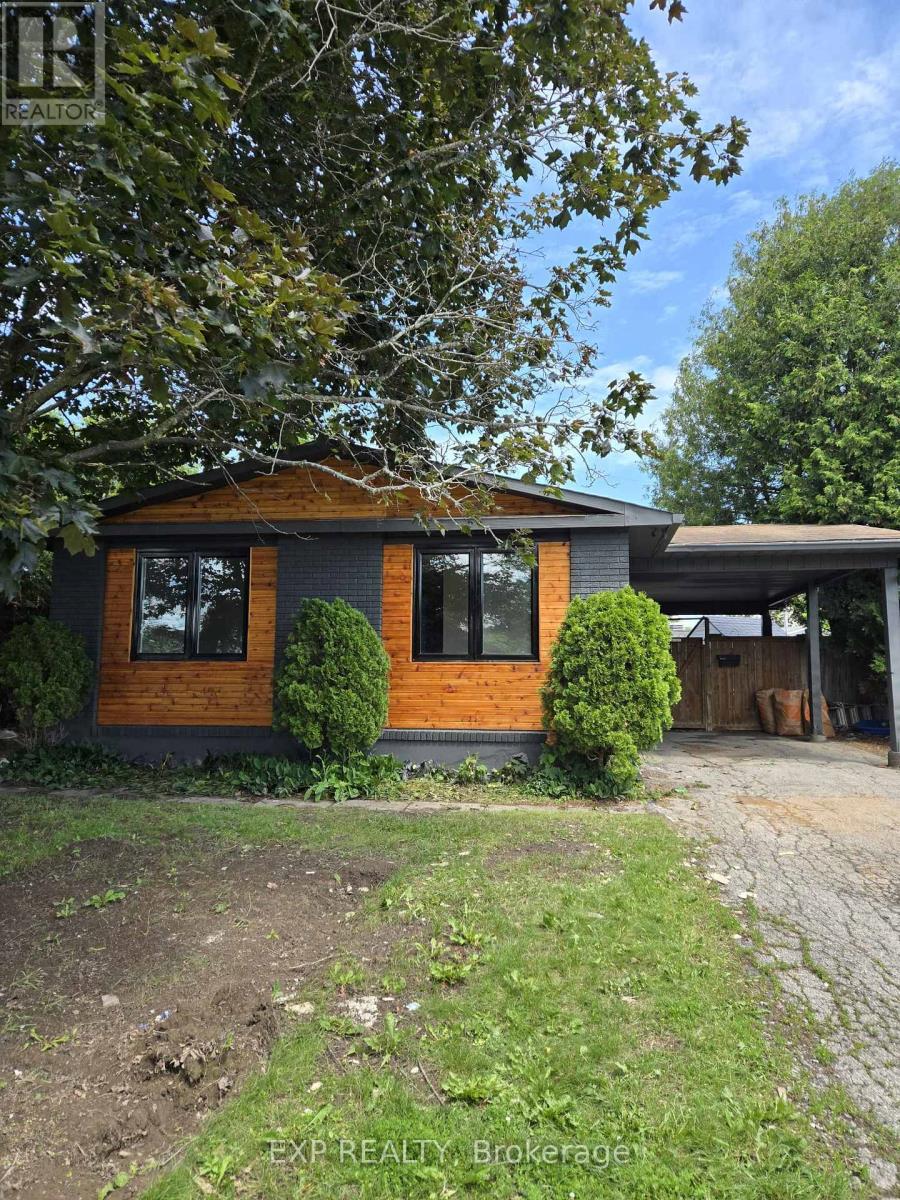 MLS® listing #29935419 for sale located at A - 428 HATFIELD CRESCENT