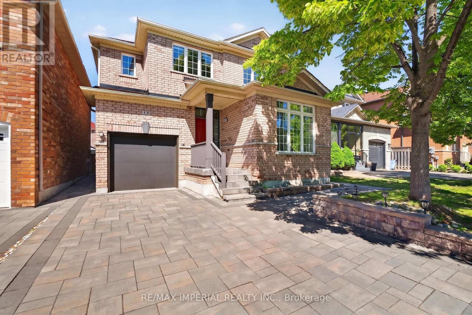 MLS® listing #29935440 for sale located at 18 DAVIDOFF STREET