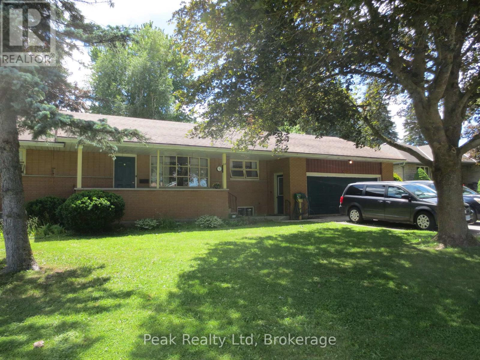 MLS® listing #29935553 for sale located at 22 BROWN STREET S
