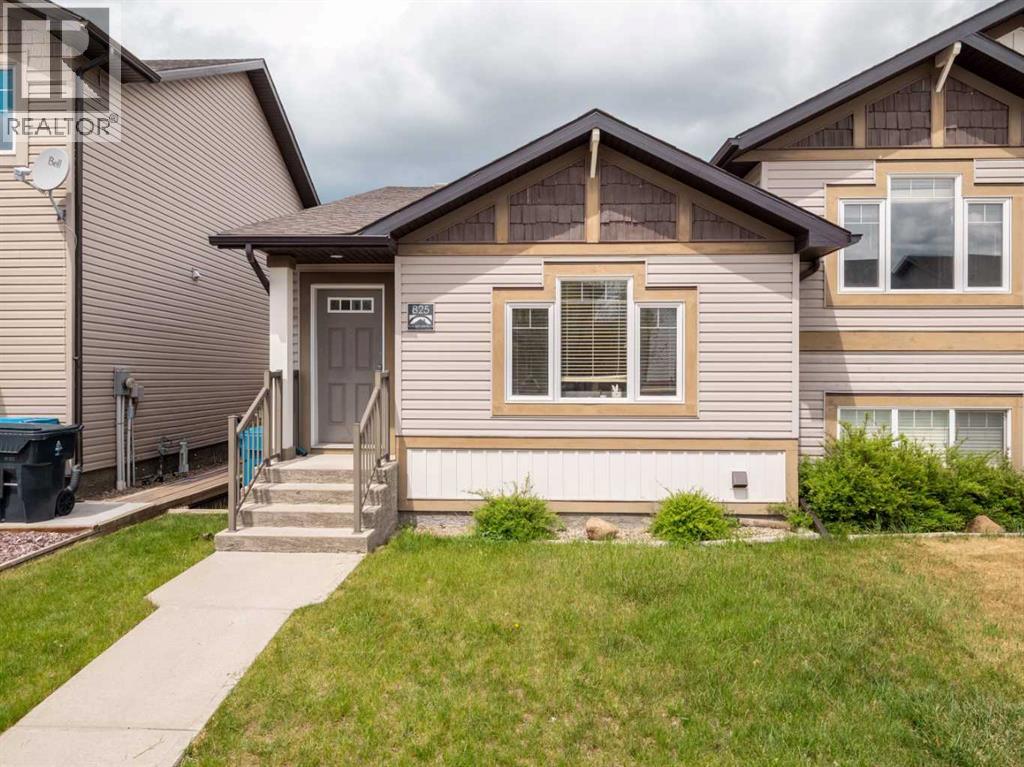 MLS® listing #29935868 for sale located at 825 Silkstone Close W