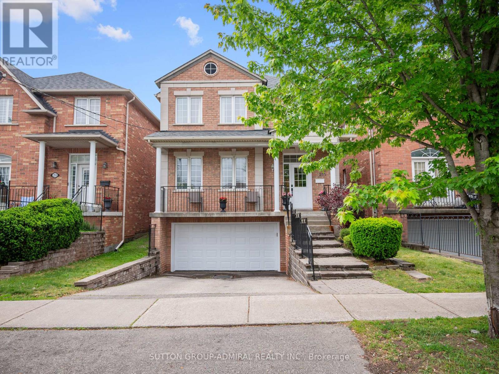 MLS® listing #29935895 for sale located at 255 COCKSFIELD AVENUE