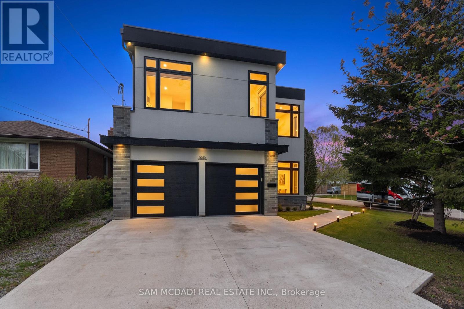 MLS® listing #29936126 for sale located at 1050 EDGELEIGH AVENUE