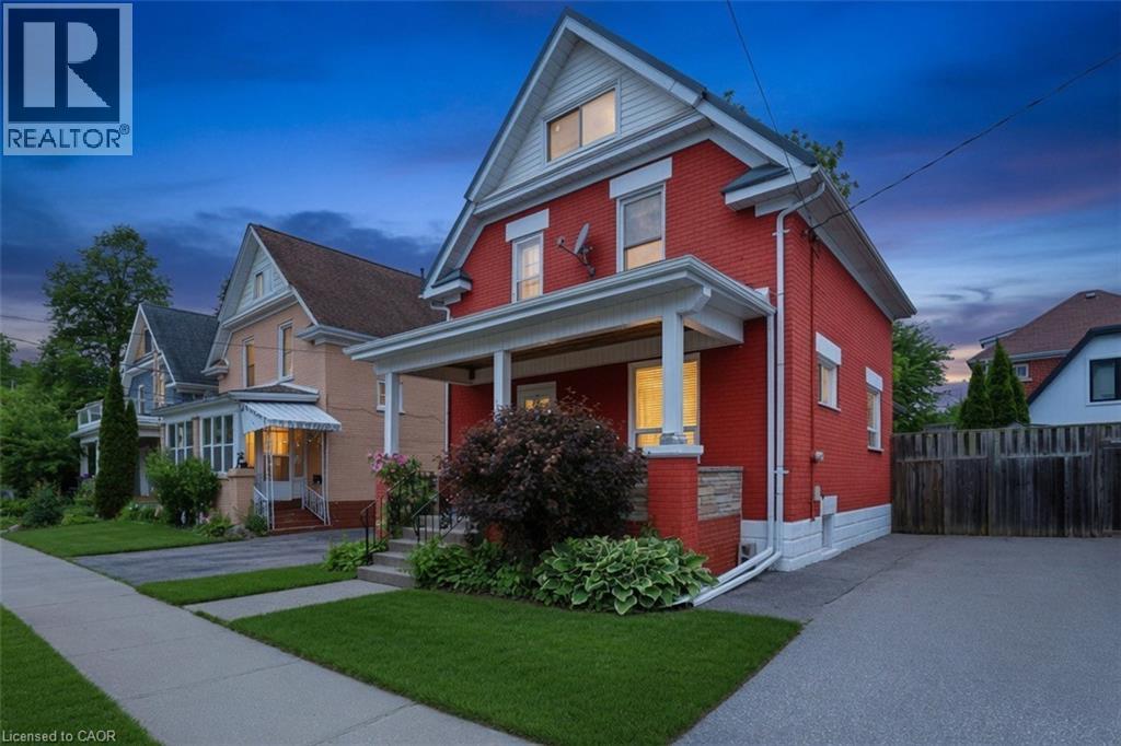 MLS® listing #29938472 for sale located at 140 PETER Street