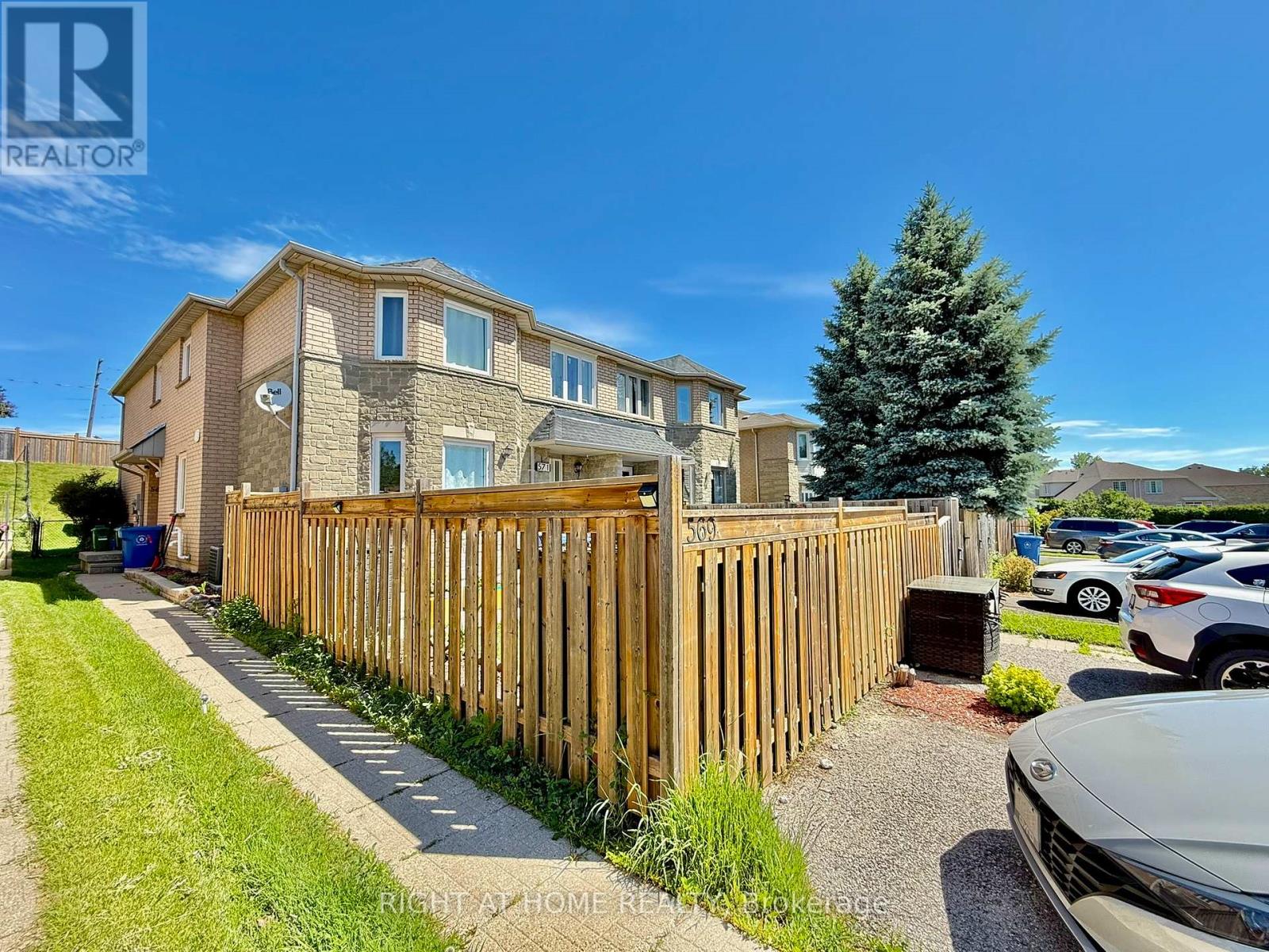 MLS® listing #29940144 for sale located at 569 WALPOLE CRESCENT