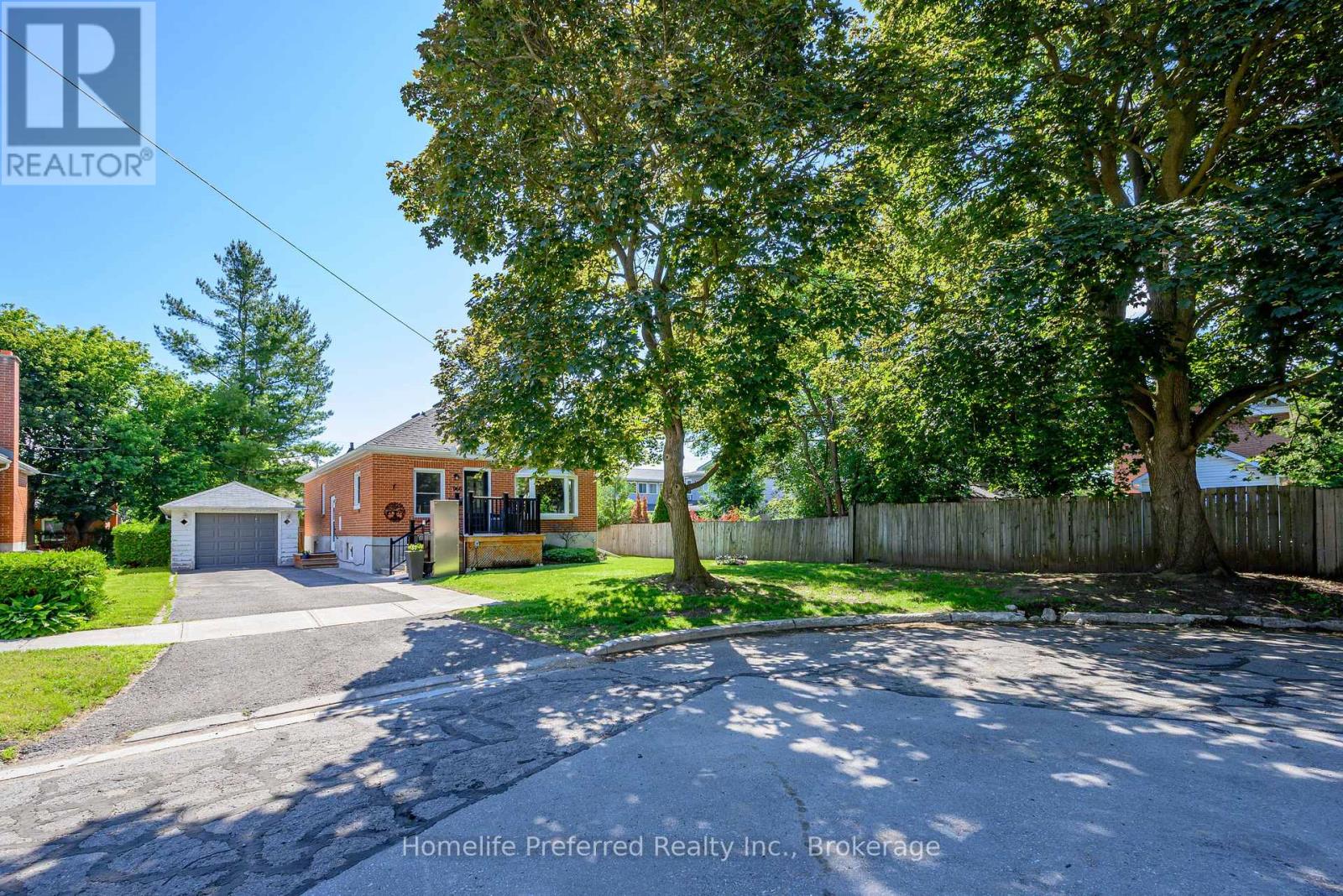 MLS® listing #29940356 for sale located at 966 NOBLE PLACE