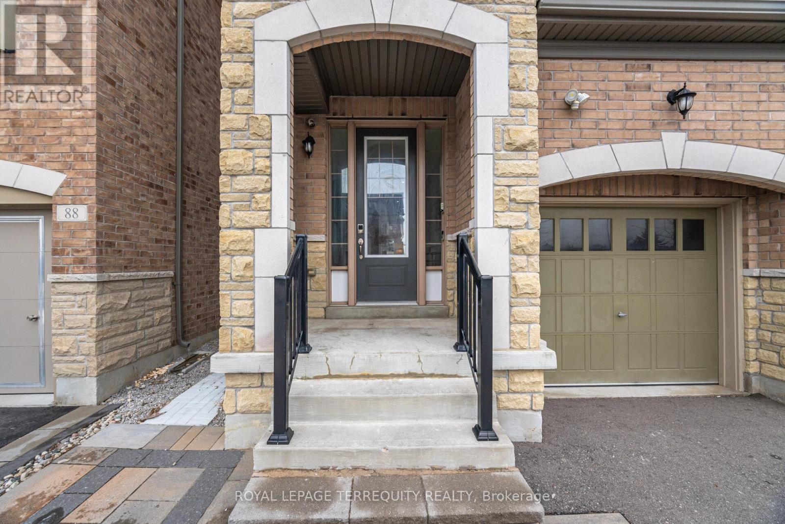 MLS® listing #29940982 for sale located at 86 HATTON GARDEN ROAD