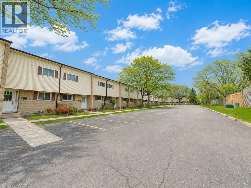 MLS® listing #29941156 for sale located at 211 VERONICA Drive Unit# A5