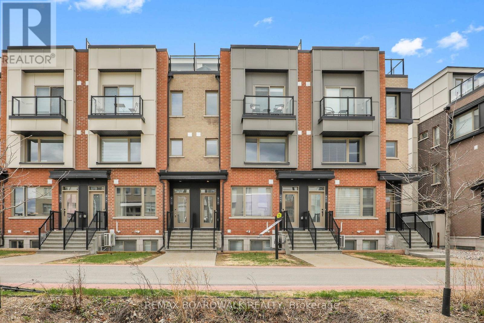 MLS® listing #29941322 for sale located at 810 MIKINAK ROAD