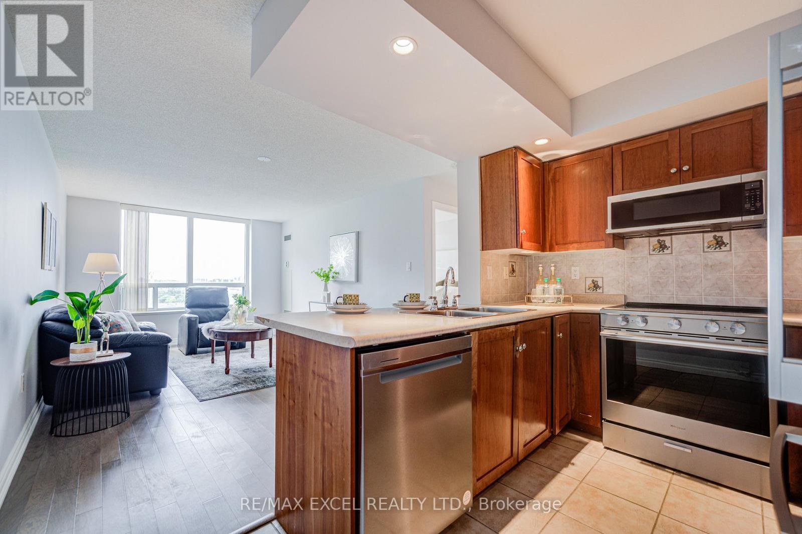MLS® listing #29941500 for sale located at 739 - 125 OMNI DRIVE W