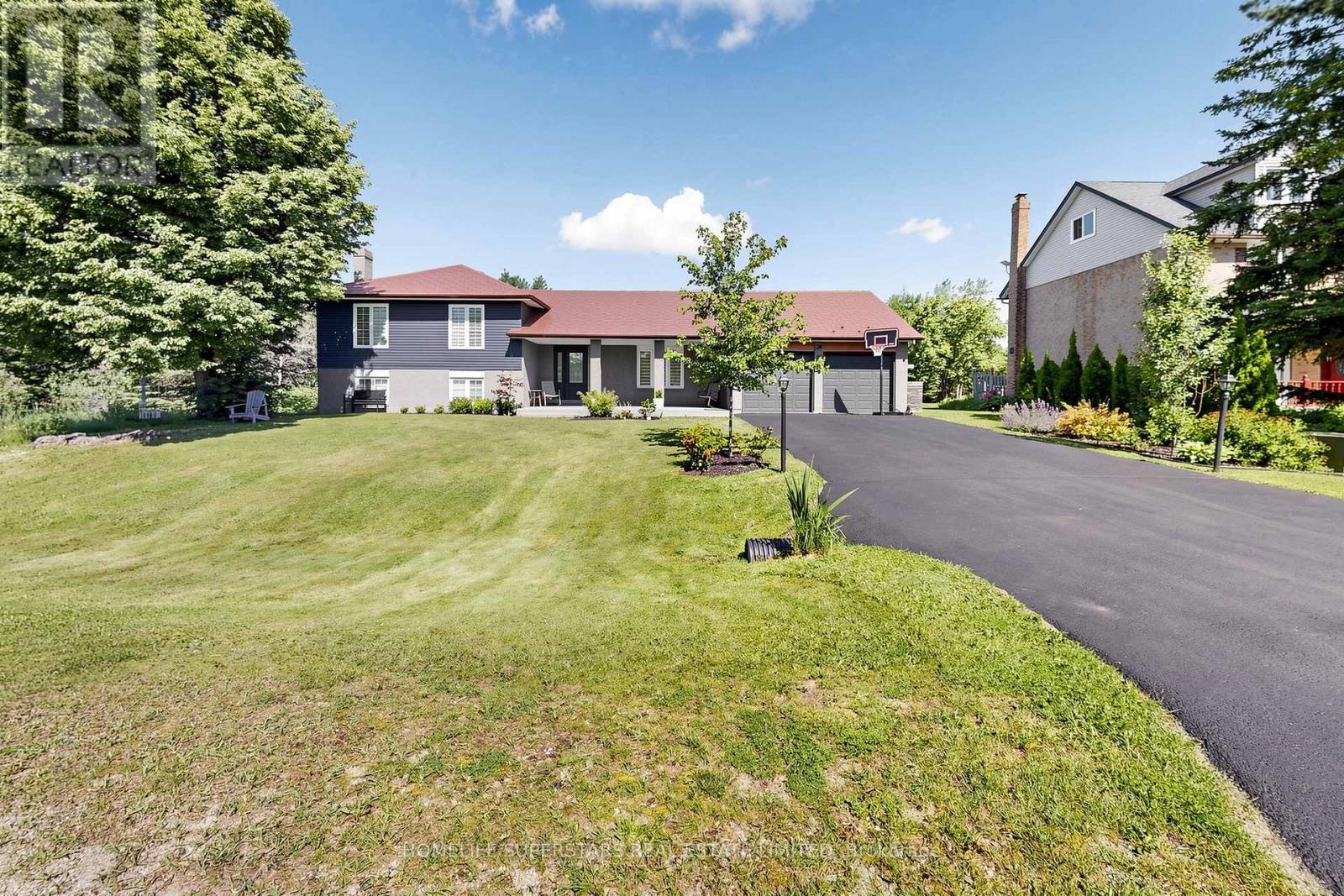 MLS® listing #29941601 for sale located at 24 MCGREGOR DRIVE