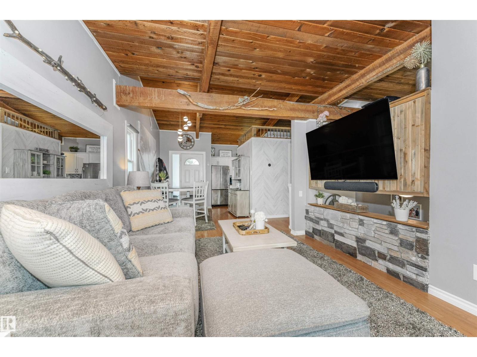 MLS® listing #29942019 for sale located at 35 NORTHWOODS VG NW