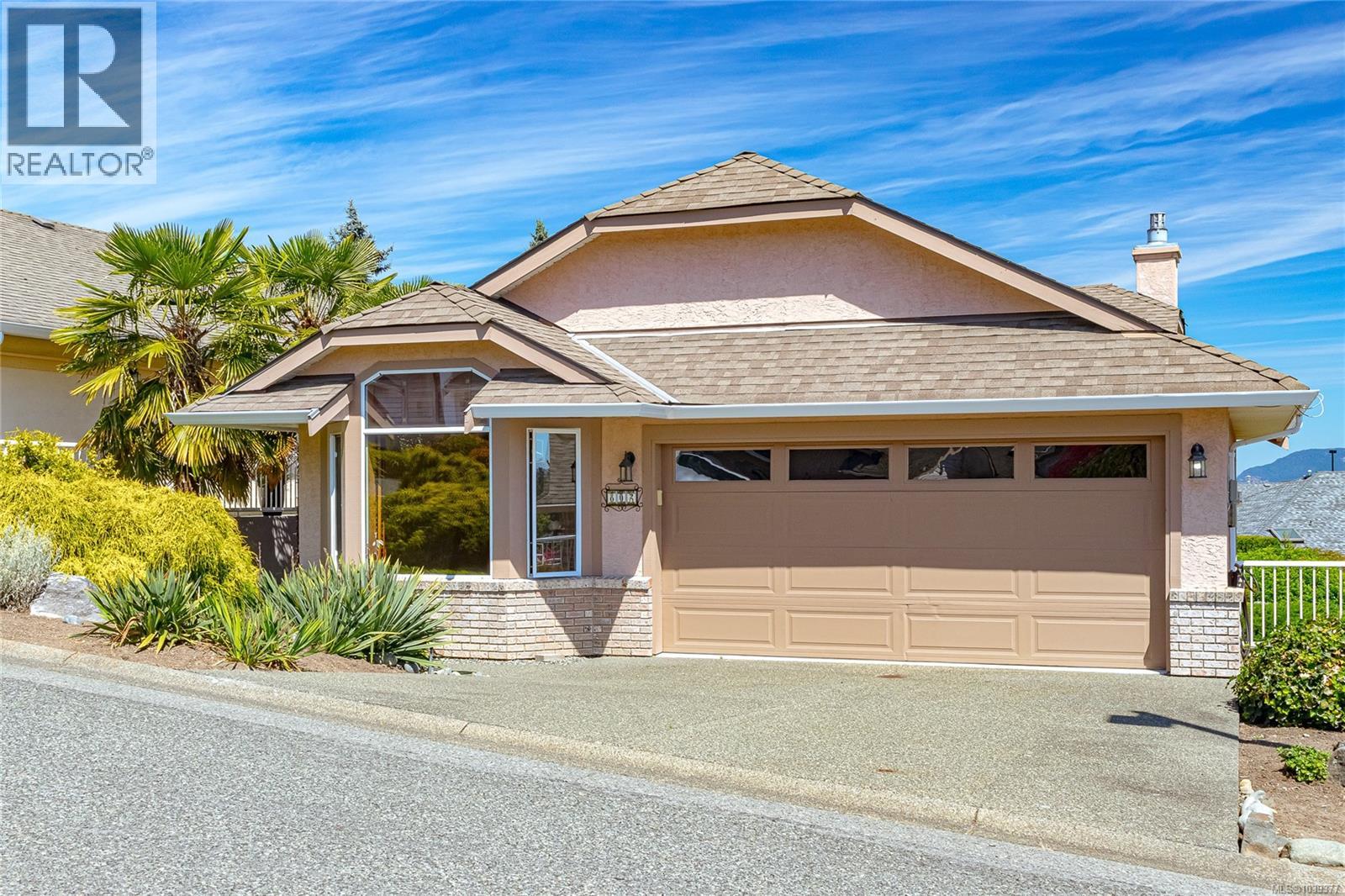 MLS® listing #29943816 for sale located at 802 Country Club Dr